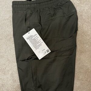 lululemon men’s bowline 8” short size S